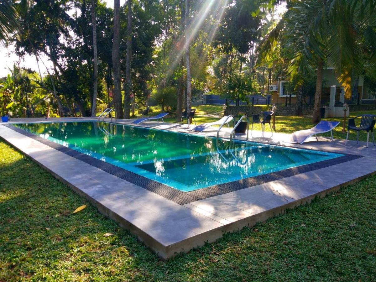 פיליינדלה Temple Pond Villa Colombo מראה חיצוני תמונה